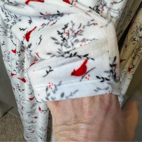 ARIA Collection Cardinal White and Red Nightgown Medium (Oversized - See Desc) - Picture 6 of 13